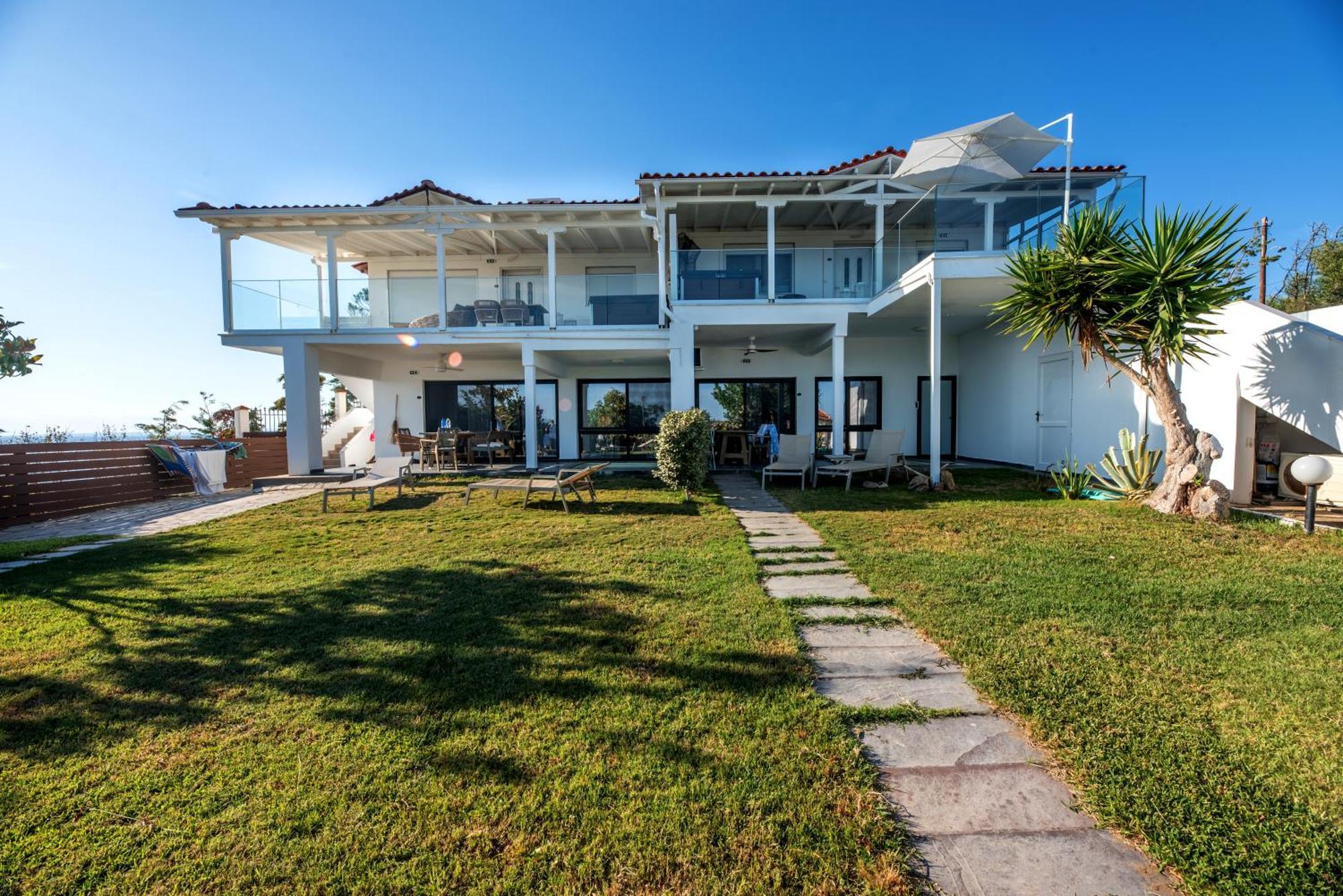 Thea Suites Potidea Nea Poteidaia Exterior photo
